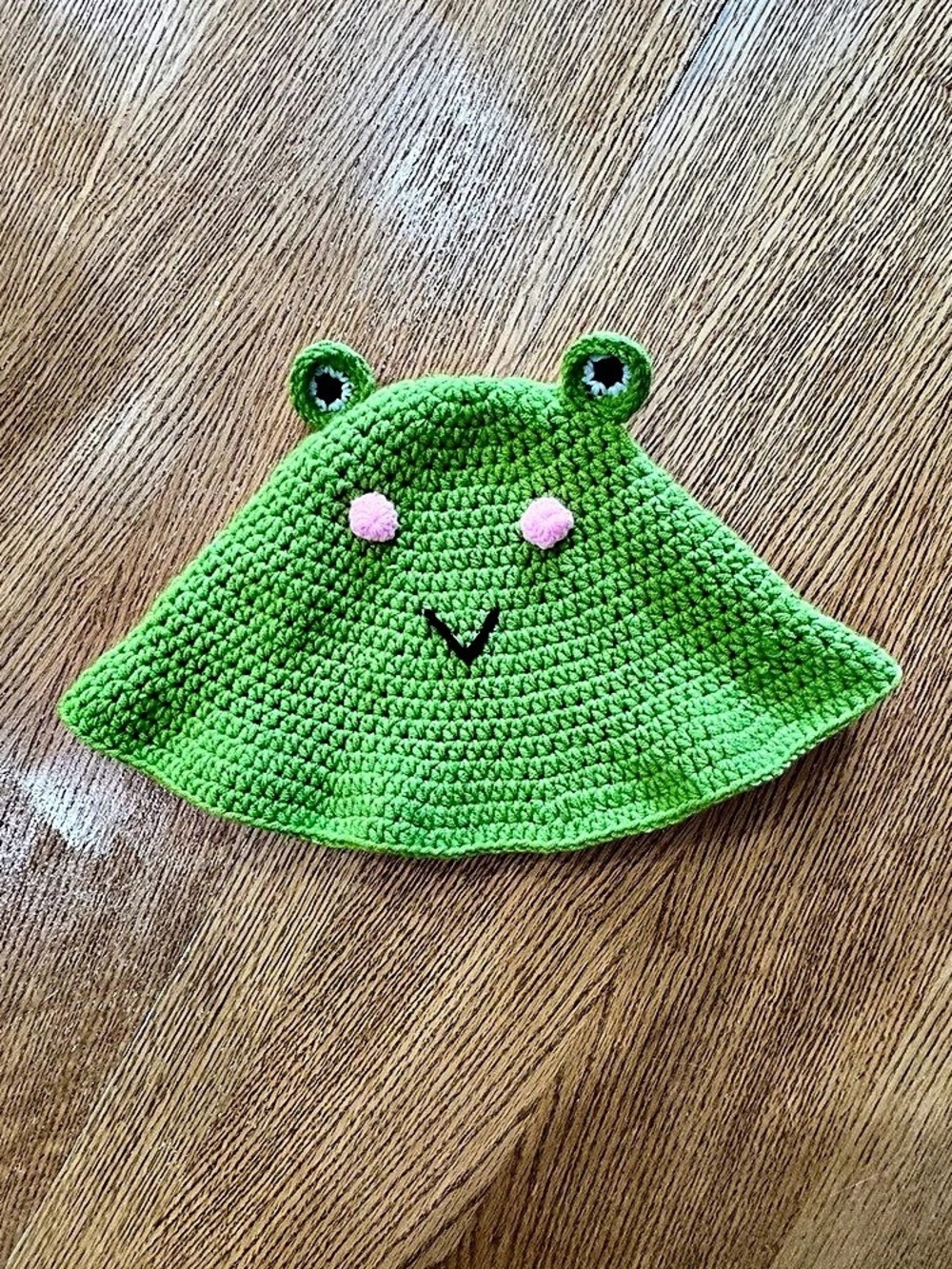 Crocheted Frog Hat Green & Pink
